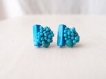 送料無料【SALE！在庫限り】【天然石の刺繍ピアス】 turquoise × howlite