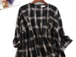 f8040305　クラシックを感じる　チェック柄　綿麻ブラウス　トップス　ブラック