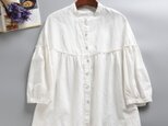 f8040321 フリルデザイン　麻のシャツ　ゆったり　7分袖