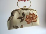 がま口型ポーチバッグ/ 茶色の花刺繍（英国製）の画像