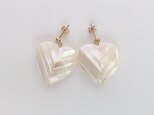 Heart shell earringsの画像