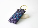 手染め革　風のキーホルダー　ダブルリングタイプ　紫の画像