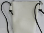 手縫い　白い革のポーチ