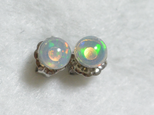 （１点もの）プレシャスオパールのスタッドピアス（5mm・チタンポスト）