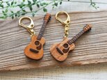 木製ギターキーホルダー