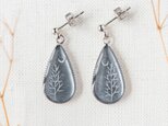 雫ピアス-イヤリングT22/銀の木の画像