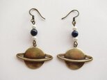 土星ピアス(antique gold, lapislazuli)の画像