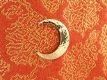 アラビアの月◆真鍮鍛金ピンブローチの画像