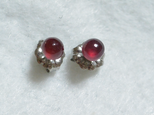 （１点もの）アフリカ産ルビーのスタッドピアス（4mm・チタンポスト）