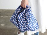 alinのあづま袋 M 48cm 木版染め ブロックプリント あずま袋 マチ付き （スワン/ブルー）の画像