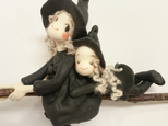 ③飛んでいる魔女(ふたり)の画像