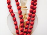 光沢のある赤　布玉ネックレス(黒糸)の画像