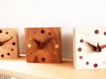 【dainozi様専用】140mm×140ｍｍ　メープル材自然木埋め木の置き時計の画像