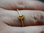 陽気なオレンジ色のナチュラル・ダイヤモンドの指環の画像