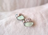 【天然石の刺繍ピアス】labradorite × seedpearl ラブラドライト・シードパール