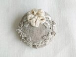 予約〈受注製作〉刺繍ブローチ flower wreathの画像