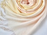 冬の手仕事*薄桜色×淡黄色* 手染めのウールストールの画像