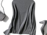 どんな服にも合わせやすい　秋冬向けのハイネック下着トップス　長袖8120102