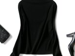 どんな服にも合わせやすい　秋冬向けのハイネック下着トップス　長袖8120101