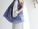 alinのあづま袋 L 60cm エコバッグに 木版染め ブロックプリントあずま袋 マチ付き （スワン/ブルー）の画像