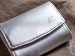 【小さな存在、大きな魅力】ショートギャルソンウォレット　二つ折り財布　ヌメ革　シルバー　aw-19hn