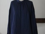 【sale】ハイネックのブラウス　長袖　Wガーゼ　ネイビー（M）の画像