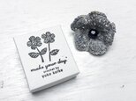 anemone brooch - pale blue -の画像