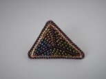 triangle broochの画像