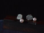 Bronze and Akoya Pearl earringsの画像