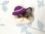 ブローチ  紫帽子のチャペの画像