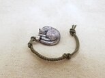 銀製の鈴『ねむり猫』(シルバー925) 縁起物・お守り・魔除けの画像