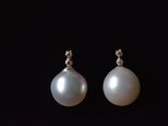 Akoya Pearl and Diamond earringsの画像