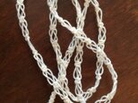 鴨川糸で結んだマクラメ編みのメガネストラップの画像