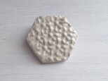ブローチ(六角小花)白マット