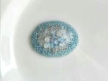 刺繍ブローチ　オーバル　雪降る夜