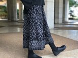 手織りコットンギャザーロングスカート、黒絣織り、フリーサイズの画像