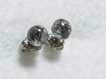 （1点もの）ブラックトルマリンクオーツのスタッドピアス（6mm・チタンポスト）