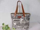 建物柄×ベージュのトートⅡの画像