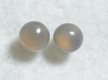 グレーオニキスのスタッドピアス（8mm・チタンポスト）