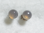 グレーオニキスのスタッドピアス（6mm・チタンポスト）