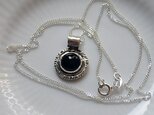 Black Onyx 　彫金プチペンダントの画像