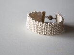 ジグザグ模様のマクラメ編みブレスレット（生成り）の画像