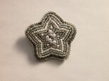 星型のブローチ(グレー)の画像