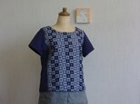 久留米絣とガーゼのTシャツ（グレー地丸四角柄）の画像