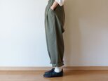 Cotton antique tuck pants KHAKIの画像