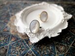 天然石の指輪 ■ シンプル 大粒オーバル ■ ホワイトシェル（白蝶貝）の画像