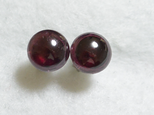 （１点もの）ガーネットのスタッドピアス（8mm・チタンポスト）