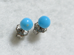 （アウトレットセール）高品質・スリーピングビューティーターコイズのスタッドピアス（5mm・チタンポスト）