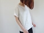 ビーズ刺繡リネンＴシャツ＜ムスカリ/ホワイト＞の画像