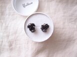 【天然石の刺繍ピアス】moonstone × blackonyx・ムーンストーン・オニキス
